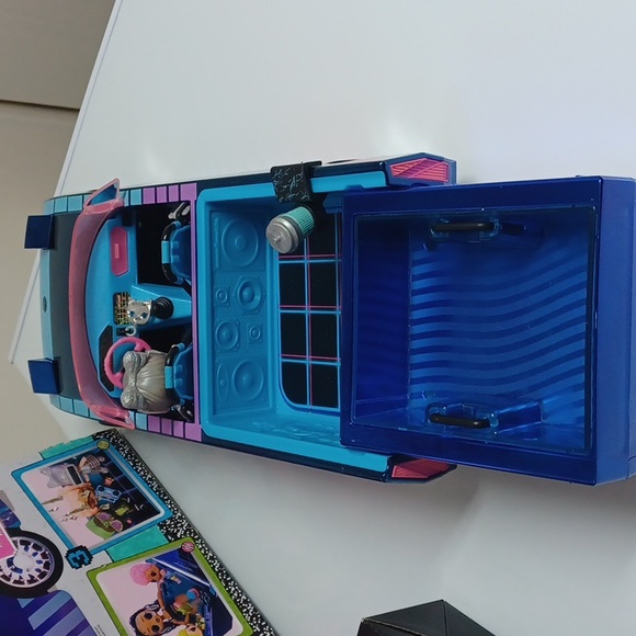 L.O.L SURPRISE Dance Dance Dance car, pool, and dance floor. 3-in-1 - Picture 4 of 8